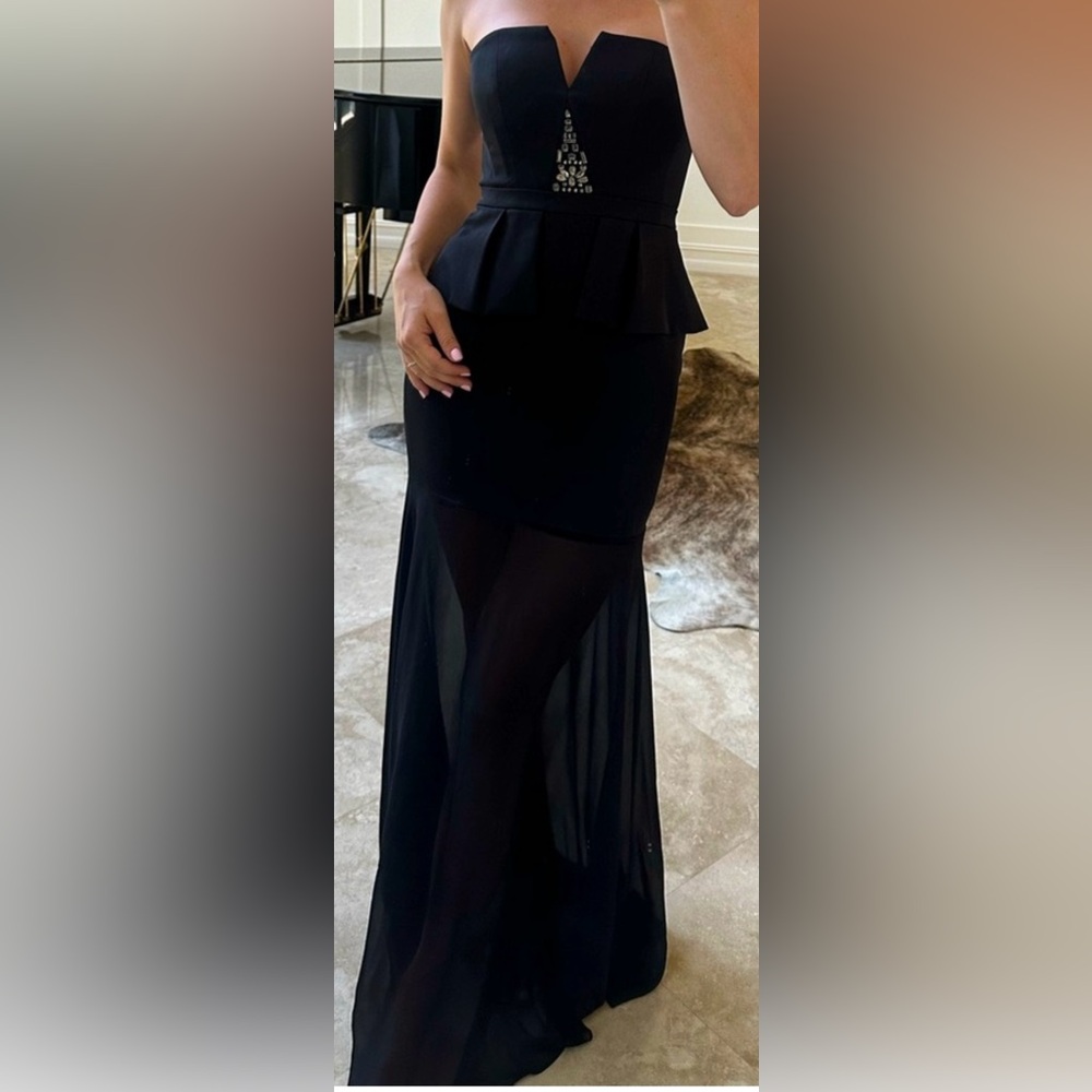 BGBC MaxAzria Gown
Size 4